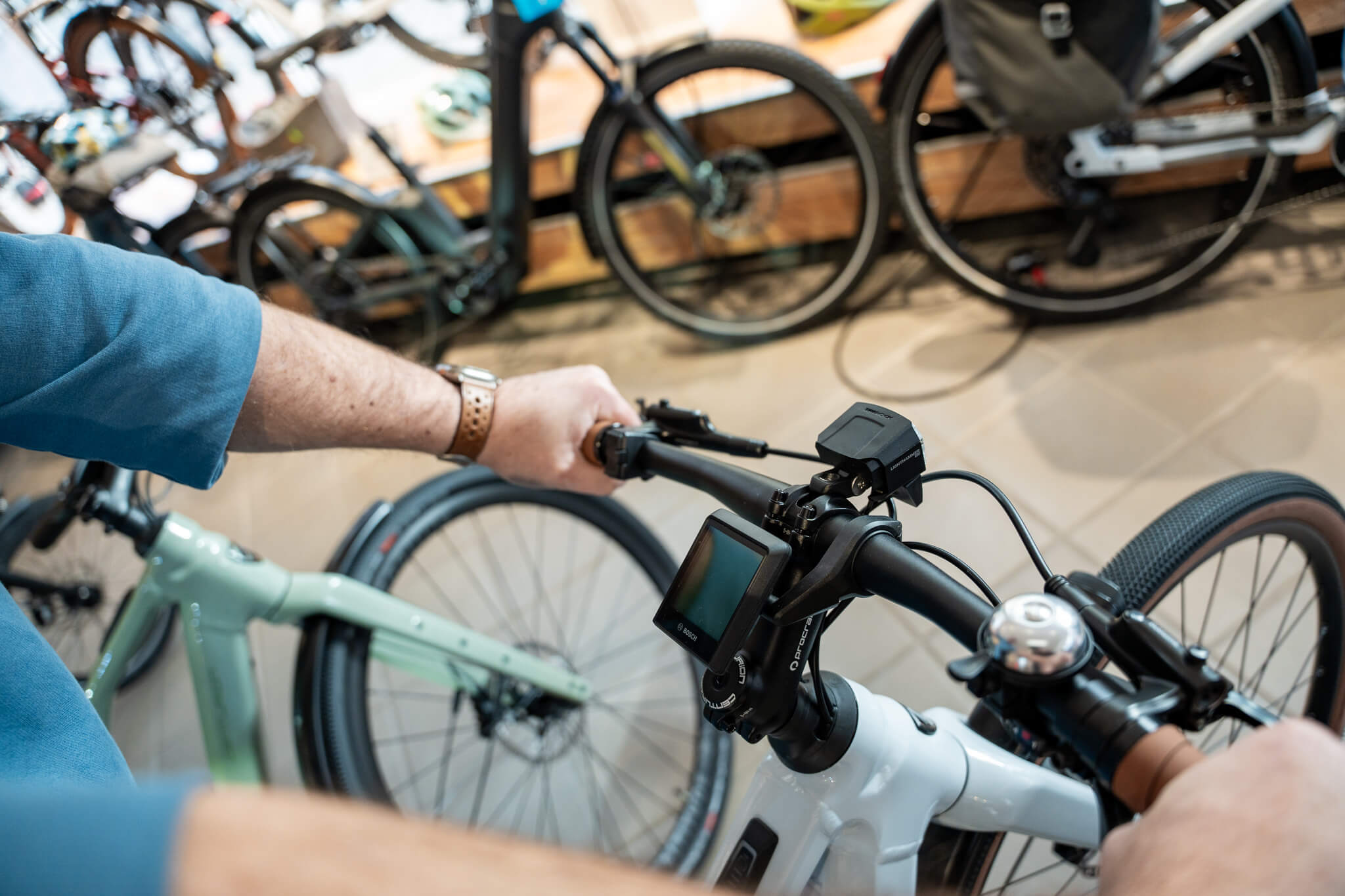 Hände am Fahrradlenker
